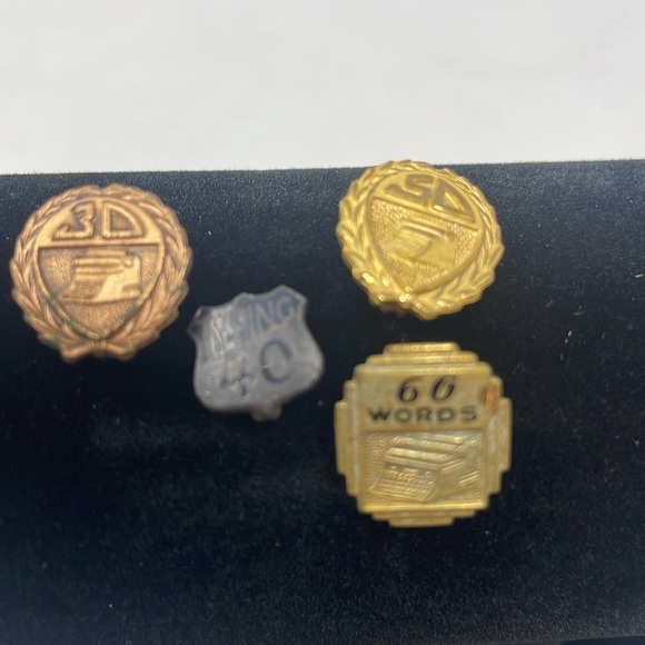 VINTAGE Bundle of 1960 Words per Minute Typing Pins (6) - Picture 2 of 3